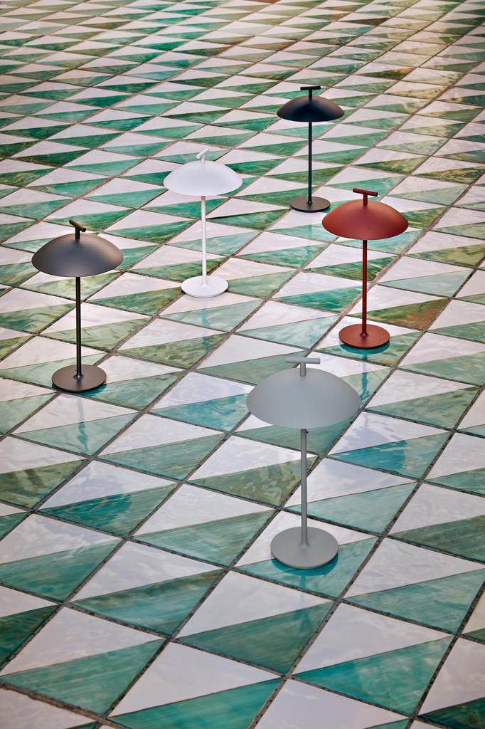Kartell-Mini-Geen-A-Akkuleuchte-Kollektion-Ambiente
