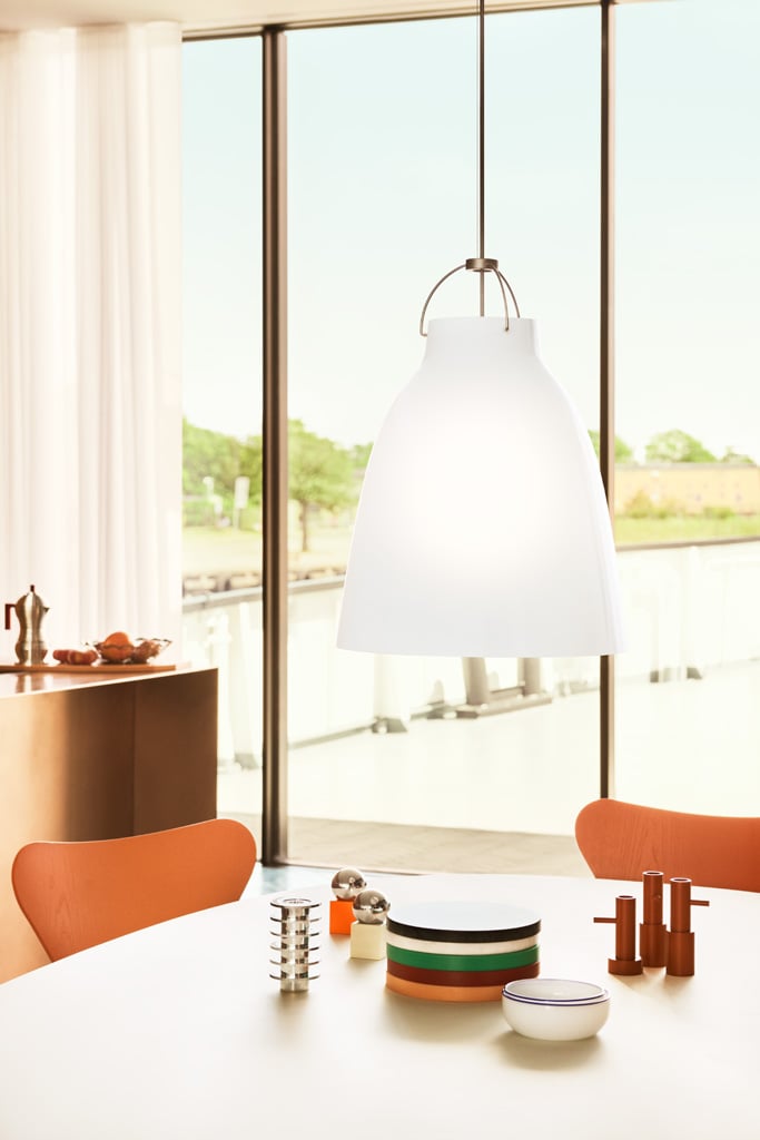 fritz-hansen-caravaggio-opal-pendelleuchte-ambiente-p3-esstisch