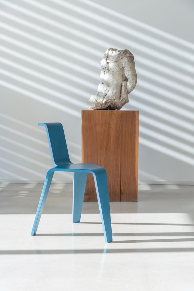 Magis-Aka-Stuhl-petrolblau-gebeizt-Ambiente-Wohnzimmer