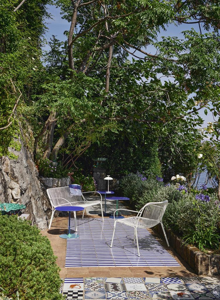 Kartell-Hiray-Kollektion-weiss-Ambiente-Terrasse