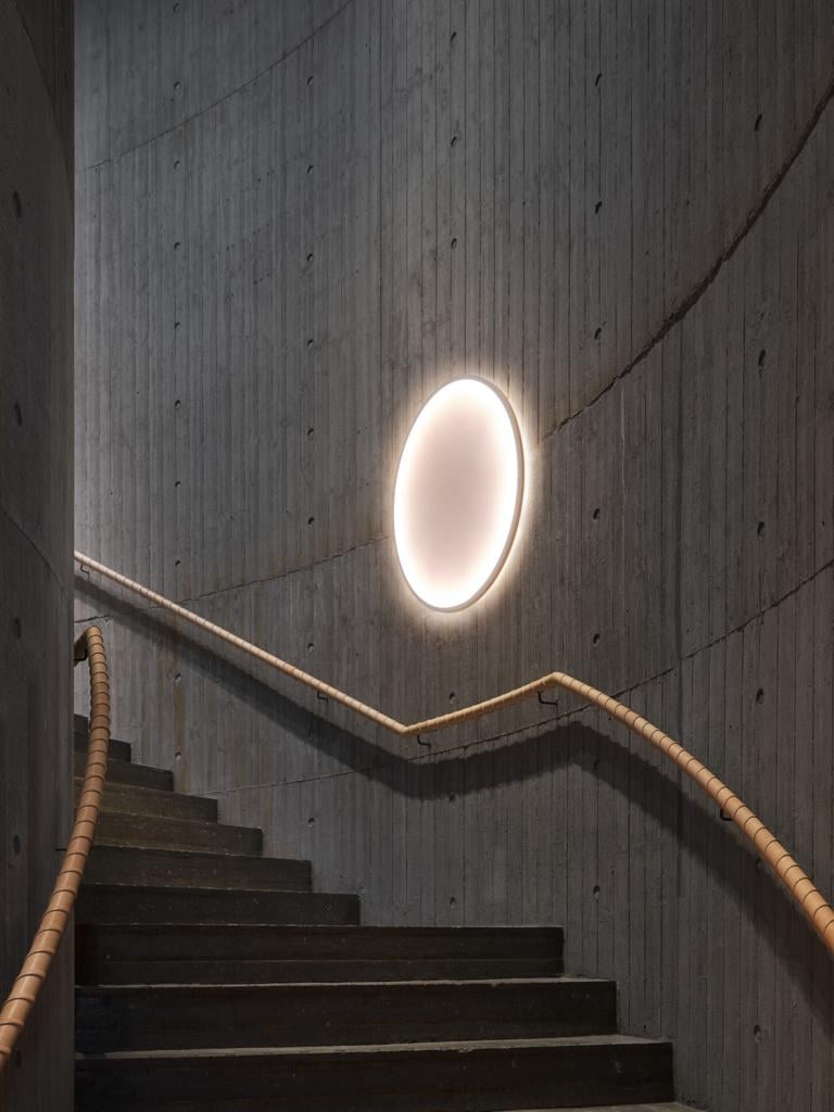 muuto-calm-wandleuchte-ambiente-treppenhaus