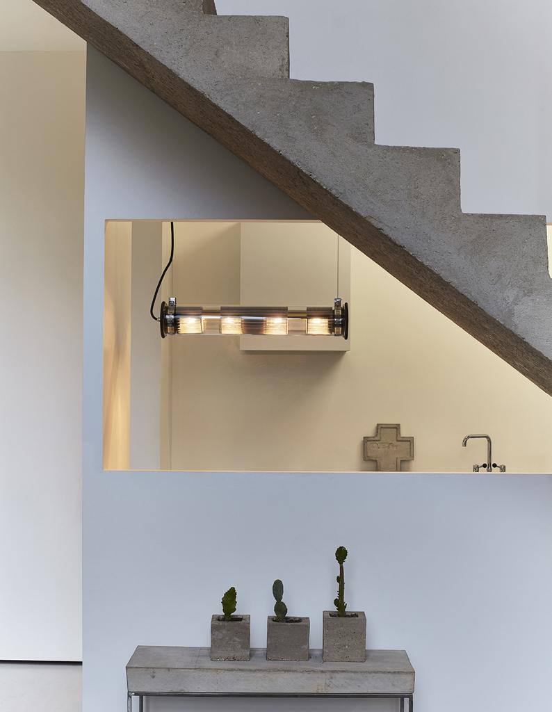 dcweditions-inTheTube-120-700-pendelleuchte-horizontal-ambiente-flur