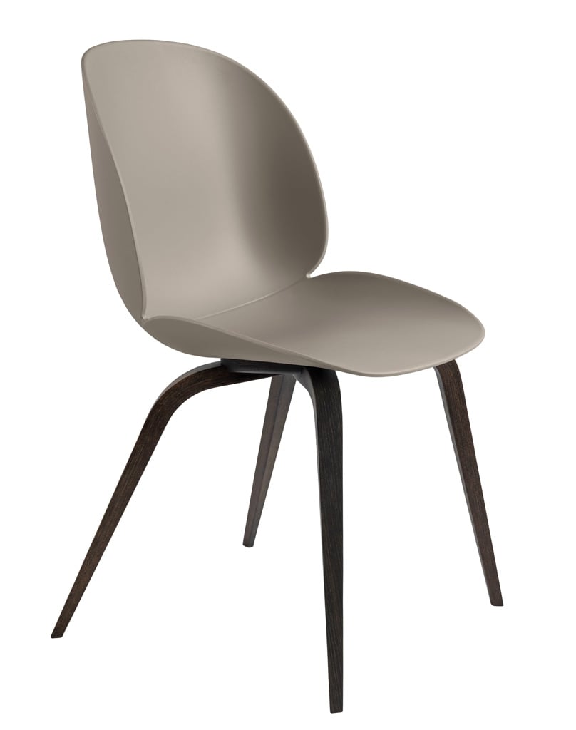 Gubi Beetle Dining Chair Stuhl, Holzbeine Eiche dunkel lackiert - new beige - Lagerabverkauf