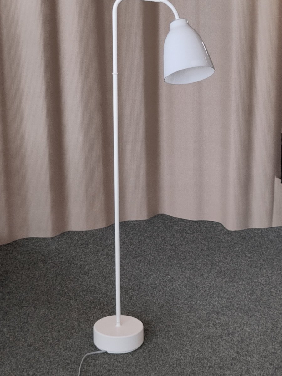 Lightyears (Fritz Hansen) Caravaggio Read Stehleuchte - weiß matt, opalglas - Retoure