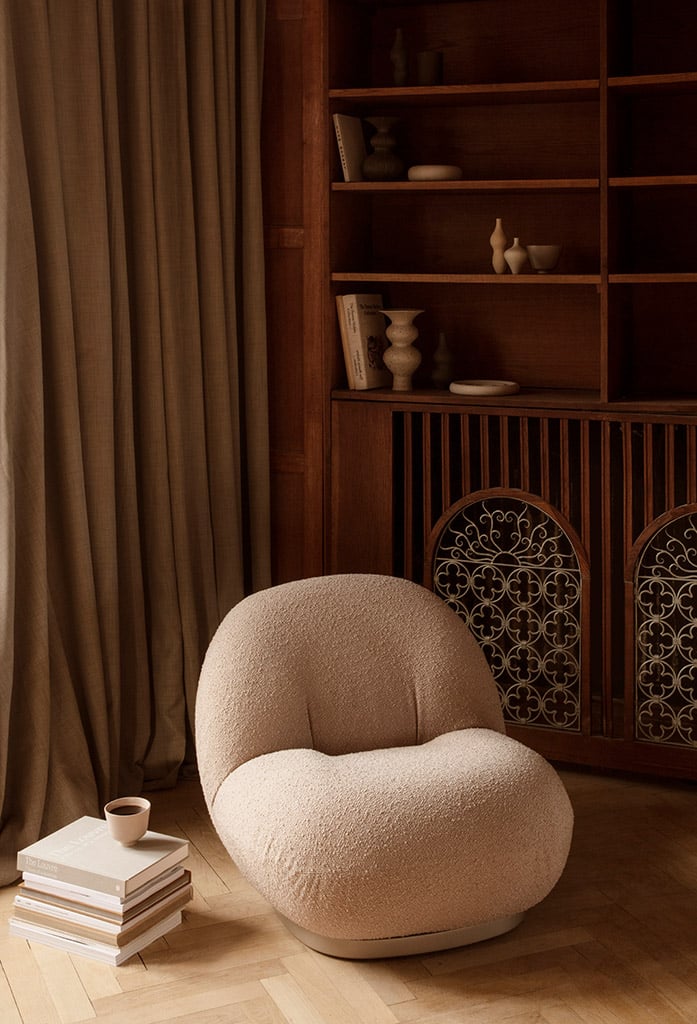 Gubi Pacha Lounge Chair Sessel drehbare Basis perlgold